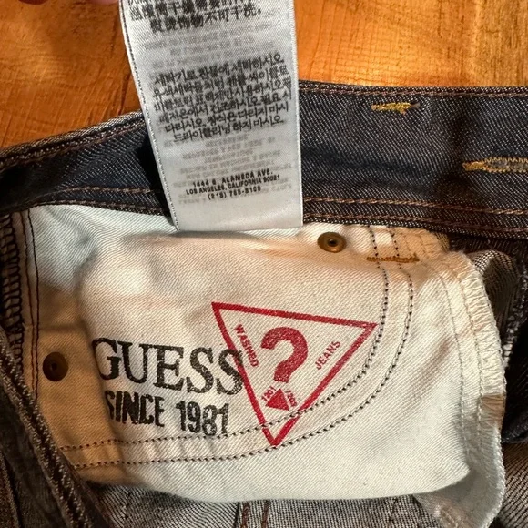 Guess Denim Shorts. Size 26. Like New! 2.5 inch inseam Women’s or Junior’s. - Picture 4 of 8